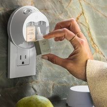 Load image into Gallery viewer, Pura Device V4 & Fragrances