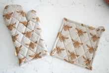 Load image into Gallery viewer, Honey Bee Oven Mitt & Potholder/Trivet