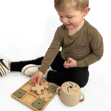 Load image into Gallery viewer, Calla &amp; Friends Beechwood Tic Tac Toe
