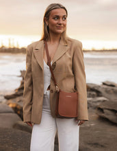 Load image into Gallery viewer, Louenhide Parker Logo Crossbody Bag-Tan
