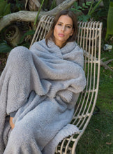 Load image into Gallery viewer, Barefoot Dreams CozyChic Throw
