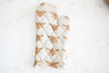 Load image into Gallery viewer, Honey Bee Oven Mitt &amp; Potholder/Trivet
