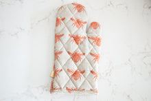 Load image into Gallery viewer, Honey Bee Oven Mitt &amp; Potholder/Trivet
