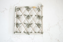 Load image into Gallery viewer, Honey Bee Oven Mitt &amp; Potholder/Trivet
